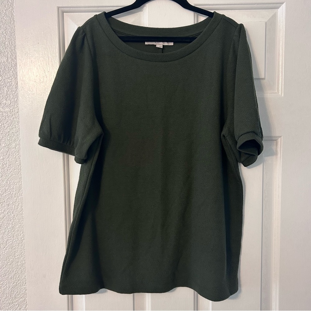 4/$20- LOFT army green puffed short sleeve shirt